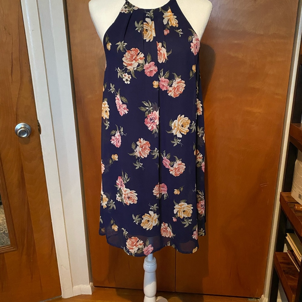 Cute floral lined summer dress.